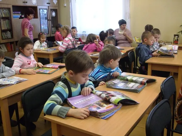 В читальном зале детской библиотеки